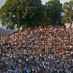 Menschenmenge, Innenpolitik